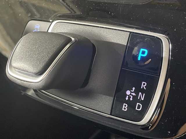 トヨタ アクア G 福岡県 2025(令7)年 0.8万km ブラックマイカ 純正ディスプレイオーディオ/衝突軽減ブレーキ/オートハイビーム/バックカメラ/プッシュスタート/ETC/純正フロアマット/AC100V/レーダークルーズコントロール