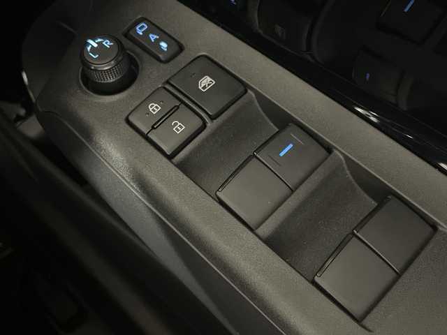 トヨタ アクア G 福岡県 2025(令7)年 0.8万km ブラックマイカ 純正ディスプレイオーディオ/衝突軽減ブレーキ/オートハイビーム/バックカメラ/プッシュスタート/ETC/純正フロアマット/AC100V/レーダークルーズコントロール