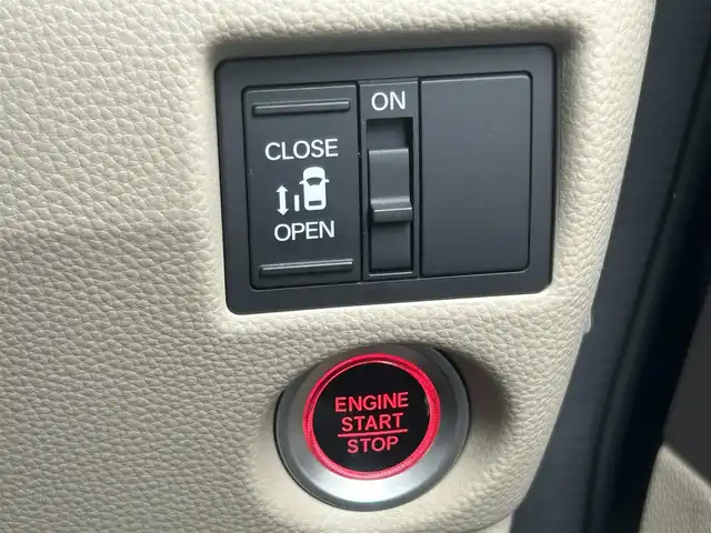 ホンダ Ｎ ＢＯＸ G L ホンダセンシング 群馬県 2019(令1)年 7.1万km クリスタルブラックパール ワンオーナー/純正8型ナビ(VXU-195NBi)/CD・DVD・SD・BT・USB/フルセグTV・AppleCarPlay/バックカメラ/純正ドライブレコーダー/純正ビルトインETC/パワースライドドア/HONDA SENSING/・アダプティブクルーズコントロール/・衝突軽減ブレーキ/・車線維持支援システム/・誤発進抑制機能/・先行車発進お知らせ機能/・オートハイビーム/・標識認識機能/アイドリングストップ/LEDヘッドライト/取説・保証書/スペアキー
