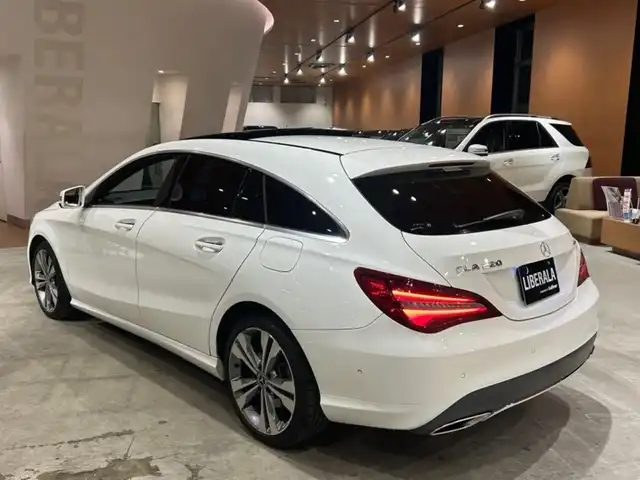 メルセデス・ベンツ ＣＬＡ２２０ Sブレイク 4MATIC 道央・札幌 2018(平30)年 5.5万km ポーラホワイト レーダーセーフティパッケージ/　・ACC/　・PRE-SAFE/　・ブラインドスポットアシスト/　・レーンキープアシスト/プレミアムパッケージ/　・パノラミックスライディングルーフ/　・harman/kardonサラウンド/　・メモリー付フルパワーシート/　・アンビエントライト/純正HDDナビ/フルセグTV/CD/DVD/SD/Bluetooth/AppleCarPlay/AndroidAuto/バックカメラ/パークトロニック/LEDヘッドライト/パワーテールゲート