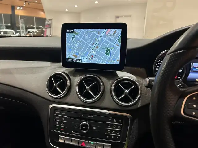 メルセデス・ベンツ ＣＬＡ２２０ Sブレイク 4MATIC 道央・札幌 2018(平30)年 5.5万km ポーラホワイト レーダーセーフティパッケージ/　・ACC/　・PRE-SAFE/　・ブラインドスポットアシスト/　・レーンキープアシスト/プレミアムパッケージ/　・パノラミックスライディングルーフ/　・harman/kardonサラウンド/　・メモリー付フルパワーシート/　・アンビエントライト/純正HDDナビ/フルセグTV/CD/DVD/SD/Bluetooth/AppleCarPlay/AndroidAuto/バックカメラ/パークトロニック/LEDヘッドライト/パワーテールゲート