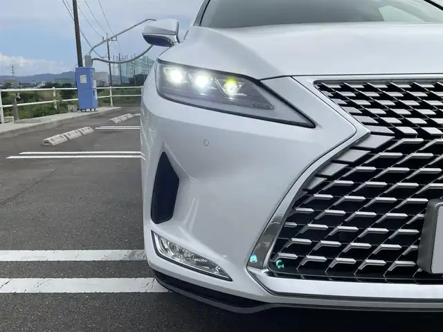レクサス ＲＸ 450h エレガントツアラー 佐賀県 2022(令4)年 5.1万km ソニッククォーツ /純正１０型ナビ//フルセグTV/DVD/CD/USB/Bluetooth//プレミアムサウンドシステム//パノラマミックビューモニター//前後ドライブレコーダー//２０インチAWツインスポークスパッタリング塗装//3眼LEDヘッドライト//シーケンシャルウィンカー//セミアニリンノーブルブラウンレザーシート//10WAYパワーシート//全席シートヒーター//D・N席ベンチレーション//ステアリングヒーター//本木製革巻きステアリング//１００Vアクセサリーコンセント//後席主導サンシェード//パワーバックドア//スマートキー//スペアキー//カードキー//ETC//セーフティシステムプラス//パーキングサポートブレーキ//ブラインドスポットモニター//ITSコネクト//カラーマルチインフォメーションヘッドアップディスプレイ