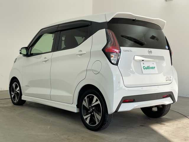 日産 デイズ ハイウェイスターG ターボ 兵庫県 2020(令2)年 6.4万km ホワイトパール ・エマージェンシーブレーキ/・車線逸脱警報/・オートハイビーム/・標識認識機能/・前後コーナーセンサー/・ふらつき警報/・純正ナビ＆フルセグ＆BT＆CD＆AUX/・全方位カメラ/・スマートキー/・プッシュスタート/・LEDヘッドライト/・フォグ/・オートライト/・フロアマット/・ステアリングスイッチ/・電動格納ミラー/・アイドリングストップ/・横滑り防止装置