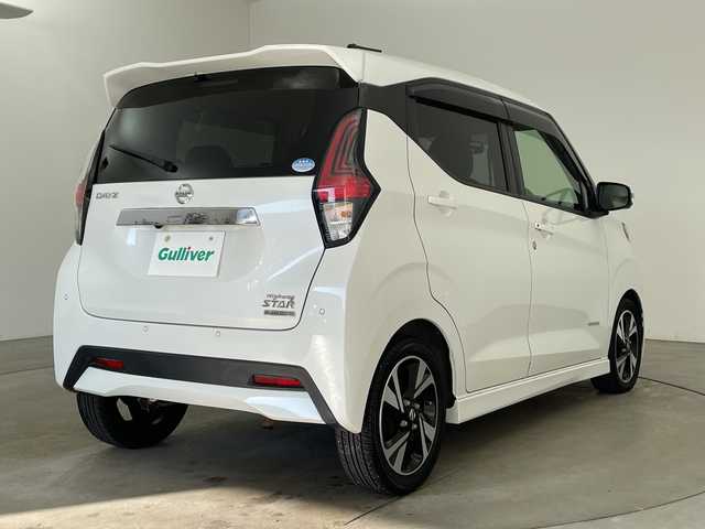 日産 デイズ ハイウェイスターG ターボ 兵庫県 2020(令2)年 6.4万km ホワイトパール ・エマージェンシーブレーキ/・車線逸脱警報/・オートハイビーム/・標識認識機能/・前後コーナーセンサー/・ふらつき警報/・純正ナビ＆フルセグ＆BT＆CD＆AUX/・全方位カメラ/・スマートキー/・プッシュスタート/・LEDヘッドライト/・フォグ/・オートライト/・フロアマット/・ステアリングスイッチ/・電動格納ミラー/・アイドリングストップ/・横滑り防止装置