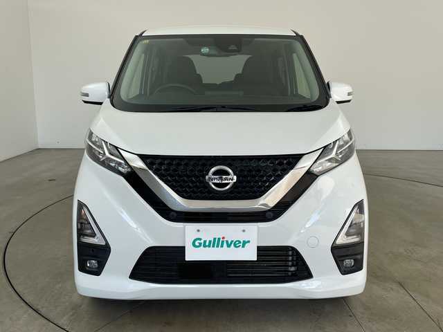 日産 デイズ ハイウェイスターG ターボ 兵庫県 2020(令2)年 6.4万km ホワイトパール ・エマージェンシーブレーキ/・車線逸脱警報/・オートハイビーム/・標識認識機能/・前後コーナーセンサー/・ふらつき警報/・純正ナビ＆フルセグ＆BT＆CD＆AUX/・全方位カメラ/・スマートキー/・プッシュスタート/・LEDヘッドライト/・フォグ/・オートライト/・フロアマット/・ステアリングスイッチ/・電動格納ミラー/・アイドリングストップ/・横滑り防止装置