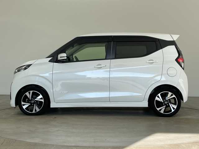 日産 デイズ ハイウェイスターG ターボ 兵庫県 2020(令2)年 6.4万km ホワイトパール ・エマージェンシーブレーキ/・車線逸脱警報/・オートハイビーム/・標識認識機能/・前後コーナーセンサー/・ふらつき警報/・純正ナビ＆フルセグ＆BT＆CD＆AUX/・全方位カメラ/・スマートキー/・プッシュスタート/・LEDヘッドライト/・フォグ/・オートライト/・フロアマット/・ステアリングスイッチ/・電動格納ミラー/・アイドリングストップ/・横滑り防止装置