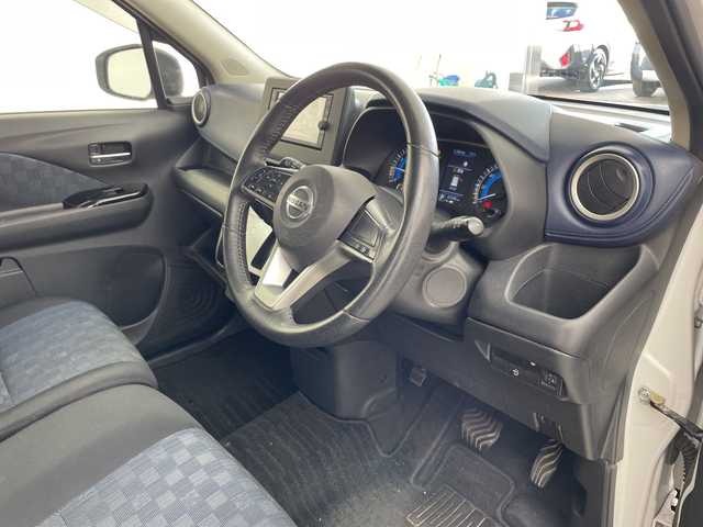 日産 デイズ ハイウェイスターG ターボ 兵庫県 2020(令2)年 6.4万km ホワイトパール ・エマージェンシーブレーキ/・車線逸脱警報/・オートハイビーム/・標識認識機能/・前後コーナーセンサー/・ふらつき警報/・純正ナビ＆フルセグ＆BT＆CD＆AUX/・全方位カメラ/・スマートキー/・プッシュスタート/・LEDヘッドライト/・フォグ/・オートライト/・フロアマット/・ステアリングスイッチ/・電動格納ミラー/・アイドリングストップ/・横滑り防止装置