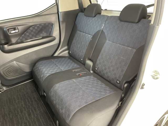 日産 デイズ ハイウェイスターG ターボ 兵庫県 2020(令2)年 6.4万km ホワイトパール ・エマージェンシーブレーキ/・車線逸脱警報/・オートハイビーム/・標識認識機能/・前後コーナーセンサー/・ふらつき警報/・純正ナビ＆フルセグ＆BT＆CD＆AUX/・全方位カメラ/・スマートキー/・プッシュスタート/・LEDヘッドライト/・フォグ/・オートライト/・フロアマット/・ステアリングスイッチ/・電動格納ミラー/・アイドリングストップ/・横滑り防止装置