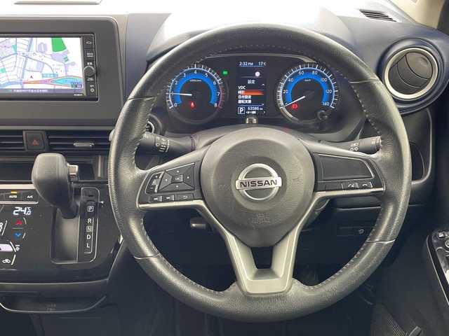 日産 デイズ ハイウェイスターG ターボ 兵庫県 2020(令2)年 6.4万km ホワイトパール ・エマージェンシーブレーキ/・車線逸脱警報/・オートハイビーム/・標識認識機能/・前後コーナーセンサー/・ふらつき警報/・純正ナビ＆フルセグ＆BT＆CD＆AUX/・全方位カメラ/・スマートキー/・プッシュスタート/・LEDヘッドライト/・フォグ/・オートライト/・フロアマット/・ステアリングスイッチ/・電動格納ミラー/・アイドリングストップ/・横滑り防止装置