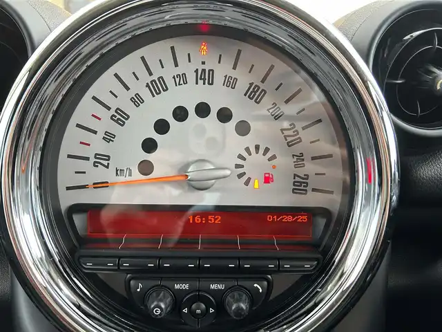 ＭＩＮＩ ミニ クロスオーバー クーパー S 長崎県 2014(平26)年 2.6万km トゥルーブルーM /社外ナビ/（ＡＭ/ＦＭ/CD/DVD/Bluetooth/フルセグTV）//オートライト//スマートキー×２/プッシュスタート//LEDヘッドライト//オートライト//純正フロアマット//盗難防止装置//純正１７インチアルミホイール//社外フロアマット//バックカメラ(モニターにうつらず)