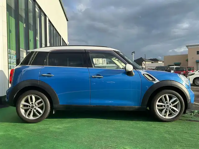 ＭＩＮＩ ミニ クロスオーバー クーパー S 長崎県 2014(平26)年 2.6万km トゥルーブルーM /社外ナビ/（ＡＭ/ＦＭ/CD/DVD/Bluetooth/フルセグTV）//オートライト//スマートキー×２/プッシュスタート//LEDヘッドライト//オートライト//純正フロアマット//盗難防止装置//純正１７インチアルミホイール//社外フロアマット//バックカメラ(モニターにうつらず)