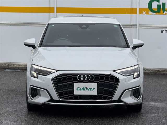 アウディ アウディ Ａ３ セダン 30TFSI アドバンスド 愛知県 2021(令3)年 7.3万km グレイシアホワイトメタリック /正規ディーラー車//バーチャルコックピット//MMIナビ//地デジ/Bluetooth/USB/CarPlay/AndroidAuto//リアビューカメラ//ビルトインETC2.0//ワイヤレス充電//パワーシート//シートヒーター//Audiプレセンス//Audiサイドアシスト//パーキングエイド//パークアシスト//レーダークルーズコントロール//接近警告//純正1７インチアルミホイール//ESC//パドルシフト//MTモード付きAT//LEDオートヘッドライト//フロント・リアフォグランプ//プッシュスタート//スペアスマートキー//アイドリングストップ//革巻きステアリング//ステアリングスイッチ//チルト＆テレスコピックステアリング//純正フロアマット//保証書//取扱説明書//点検整備記録簿R4.6