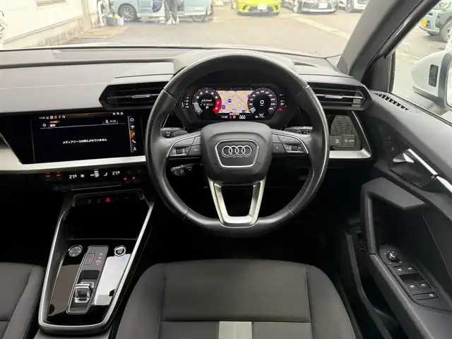 アウディ アウディ Ａ３ セダン 30TFSI アドバンスド 愛知県 2021(令3)年 7.3万km グレイシアホワイトメタリック /正規ディーラー車//バーチャルコックピット//MMIナビ//地デジ/Bluetooth/USB/CarPlay/AndroidAuto//リアビューカメラ//ビルトインETC2.0//ワイヤレス充電//パワーシート//シートヒーター//Audiプレセンス//Audiサイドアシスト//パーキングエイド//パークアシスト//レーダークルーズコントロール//接近警告//純正1７インチアルミホイール//ESC//パドルシフト//MTモード付きAT//LEDオートヘッドライト//フロント・リアフォグランプ//プッシュスタート//スペアスマートキー//アイドリングストップ//革巻きステアリング//ステアリングスイッチ//チルト＆テレスコピックステアリング//純正フロアマット//保証書//取扱説明書//点検整備記録簿R4.6