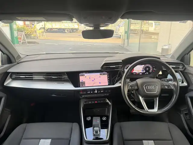 アウディ アウディ Ａ３ セダン 30TFSI アドバンスド 愛知県 2021(令3)年 7.3万km グレイシアホワイトメタリック /正規ディーラー車//バーチャルコックピット//MMIナビ//地デジ/Bluetooth/USB/CarPlay/AndroidAuto//リアビューカメラ//ビルトインETC2.0//ワイヤレス充電//パワーシート//シートヒーター//Audiプレセンス//Audiサイドアシスト//パーキングエイド//パークアシスト//レーダークルーズコントロール//接近警告//純正1７インチアルミホイール//ESC//パドルシフト//MTモード付きAT//LEDオートヘッドライト//フロント・リアフォグランプ//プッシュスタート//スペアスマートキー//アイドリングストップ//革巻きステアリング//ステアリングスイッチ//チルト＆テレスコピックステアリング//純正フロアマット//保証書//取扱説明書//点検整備記録簿R4.6