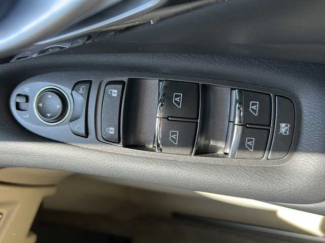 日産 スカイライン ハイブリッド 350GT Type P 茨城県 2014(平26)年 3.8万km クリスタルホワイトパール 純正SDナビ/フルセグTV/Bluetooth/USB入力端子/バックカメラ/全方位カメラ/音声付きパーキングアシスト/追従走行付きクルーズコントロール/横滑り防止装置/衝突被害軽減システム/前後コーナーセンサー/レーンキープアシスト/純正ドライブレコーダー/運転席、助手席パワーシート/純正フロアマット/ラジアルタイヤ付き