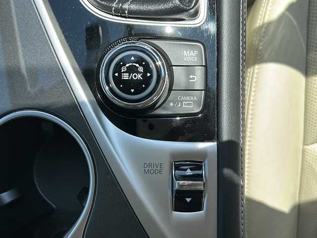 日産 スカイライン ハイブリッド 350GT Type P 茨城県 2014(平26)年 3.8万km クリスタルホワイトパール 純正SDナビ/フルセグTV/Bluetooth/USB入力端子/バックカメラ/全方位カメラ/音声付きパーキングアシスト/追従走行付きクルーズコントロール/横滑り防止装置/衝突被害軽減システム/前後コーナーセンサー/レーンキープアシスト/純正ドライブレコーダー/運転席、助手席パワーシート/純正フロアマット/ラジアルタイヤ付き