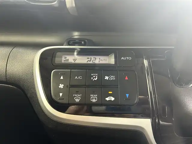 ホンダ Ｎ ＢＯＸ カスタム G Lパッケージ 佐賀県 2016(平28)年 11.8万km プレミアムホワイトパールⅡ 片側パワースライドドア/ビルトインETC/純正HIDヘッドライト/オートライト/フォグライト/ドアバイザー/フロアマット/純正14インチアルミホイール/ISOFIX/ベンチシート/チップアップシート/後席サンシェード/電動格納ミラー/ウインカーミラー/横滑り防止装置/ABS/プッシュスタート/スマートキー