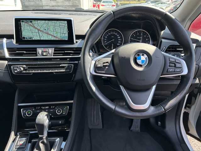 ＢＭＷ ２１８ｉ アクティブツアラー ラグジュアリー 東京都 2017(平29)年 3万km アルピンホワイトⅢ 純正HDDナビ/（TV・AM・FM・CD・DVD・BT）/ALPINEデジタルチューナー/バックカメラ/インテリジェントセーフティー/クルーズコントロール/パワーバックドア/オートハイビーム/本革シート/運転席、助手席パワーシート/シートヒーター/ETC/ドライブレコーダー