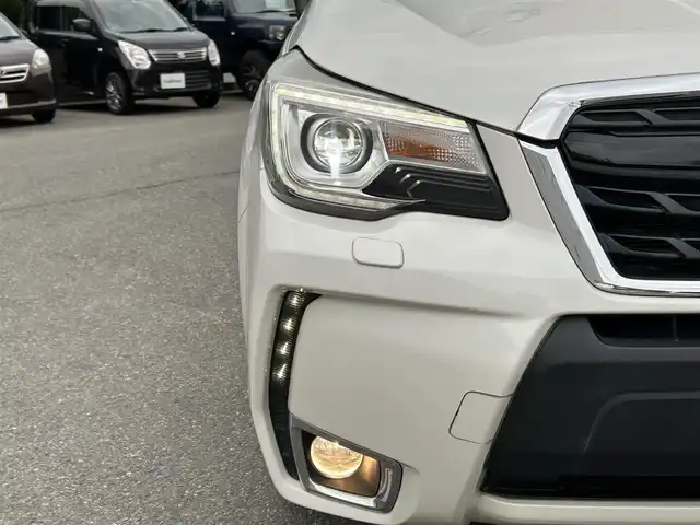 スバル フォレスター S－リミテッド 山形県 2016(平28)年 5.7万km パール 禁煙車/4WD/社外ナビ/・フルセグTV/FM/AM/DVD/Bluetooth/全車速追従機能クルーズコントロール/アイドリングストップ/レーンキープアシスト/AT誤発進抑制制御/車線逸脱警報/衝突被害軽減ブレーキ/横滑り防止装置/盗難防止装置/LEDヘッドライト/オートライト/ハーフレザーシート/パワーシート/シートヒーター/パワーバックドア/ルーフレール/バックカメラ/純正フロアマット/純正ドアバイザー/ETC/保証書/取扱説明書