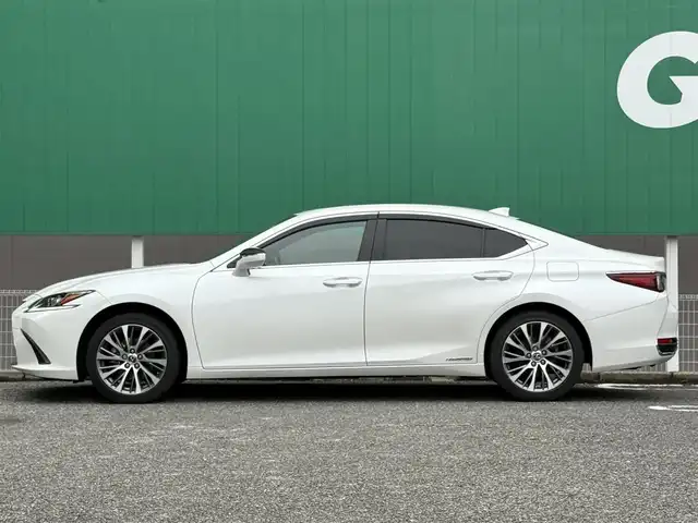 レクサス ＥＳ 300h 千葉県 2021(令3)年 2.9万km ソニッククォーツ サンルーフ/純正SDナビ（AM/FM/CD/DVD/フルセグTV/Bluetooth）/前後バックカメラ/ドライブレコーダー/ビルトインETC2.0/レーダークルーズコントロール/Lexus Safety System/パドルシフト/ステアリングヒーター/レザーシート/前席パワーシート/前席エアシート/前席シートヒーター/電動トランクリッド/LEDヘッドライト/純正フロアマット