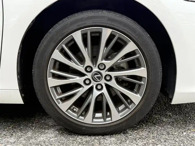 レクサス ＥＳ 300h 千葉県 2021(令3)年 2.9万km ソニッククォーツ サンルーフ/純正SDナビ（AM/FM/CD/DVD/フルセグTV/Bluetooth）/前後バックカメラ/ドライブレコーダー/ビルトインETC2.0/レーダークルーズコントロール/Lexus Safety System/パドルシフト/ステアリングヒーター/レザーシート/前席パワーシート/前席エアシート/前席シートヒーター/電動トランクリッド/LEDヘッドライト/純正フロアマット