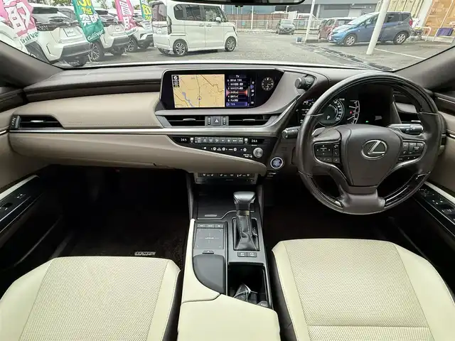 レクサス ＥＳ 300h 千葉県 2021(令3)年 2.9万km ソニッククォーツ サンルーフ/純正SDナビ（AM/FM/CD/DVD/フルセグTV/Bluetooth）/前後バックカメラ/ドライブレコーダー/ビルトインETC2.0/レーダークルーズコントロール/Lexus Safety System/パドルシフト/ステアリングヒーター/レザーシート/前席パワーシート/前席エアシート/前席シートヒーター/電動トランクリッド/LEDヘッドライト/純正フロアマット