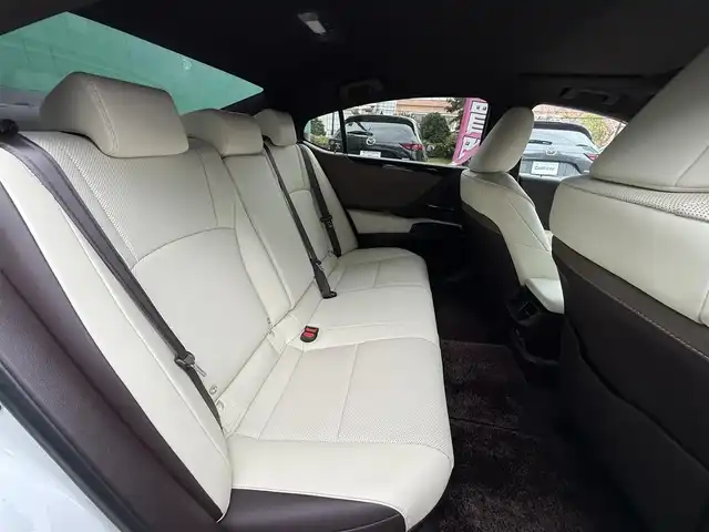 レクサス ＥＳ 300h 千葉県 2021(令3)年 2.9万km ソニッククォーツ サンルーフ/純正SDナビ（AM/FM/CD/DVD/フルセグTV/Bluetooth）/前後バックカメラ/ドライブレコーダー/ビルトインETC2.0/レーダークルーズコントロール/Lexus Safety System/パドルシフト/ステアリングヒーター/レザーシート/前席パワーシート/前席エアシート/前席シートヒーター/電動トランクリッド/LEDヘッドライト/純正フロアマット