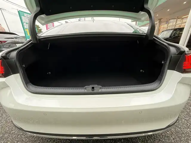 レクサス ＥＳ 300h 千葉県 2021(令3)年 2.9万km ソニッククォーツ サンルーフ/純正SDナビ（AM/FM/CD/DVD/フルセグTV/Bluetooth）/前後バックカメラ/ドライブレコーダー/ビルトインETC2.0/レーダークルーズコントロール/Lexus Safety System/パドルシフト/ステアリングヒーター/レザーシート/前席パワーシート/前席エアシート/前席シートヒーター/電動トランクリッド/LEDヘッドライト/純正フロアマット