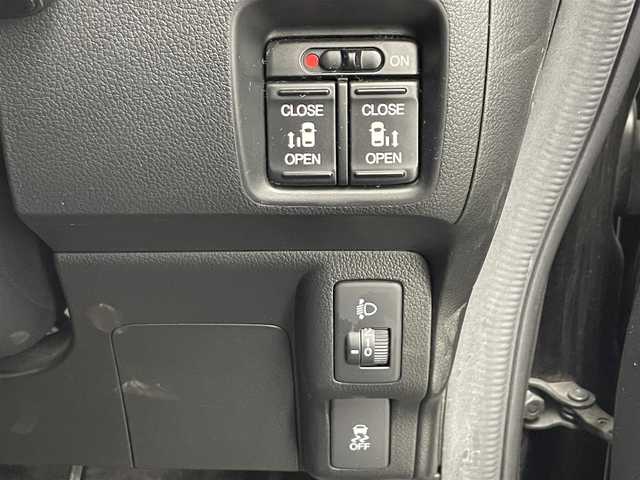 ホンダ Ｎ ＢＯＸ G SSパッケージ 滋賀県 2013(平25)年 6万km クリスタルブラックパール 禁煙車/KENWOODナビ/・ワンセグTV・CD・DVD・USB・AUX/バックカメラ/ETC/両側パワースライドドア/横滑り防止機能/ステアリングスイッチ/オートエアコン/LEDヘッドライト/ヘッドライトレベライザー/電動格納ミラー