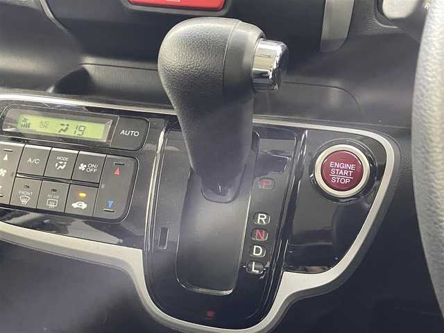 ホンダ Ｎ ＢＯＸ G SSパッケージ 滋賀県 2013(平25)年 6万km クリスタルブラックパール 禁煙車/KENWOODナビ/・ワンセグTV・CD・DVD・USB・AUX/バックカメラ/ETC/両側パワースライドドア/横滑り防止機能/ステアリングスイッチ/オートエアコン/LEDヘッドライト/ヘッドライトレベライザー/電動格納ミラー