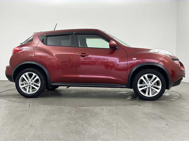 日産 ジューク 15RX 兵庫県 2010(平22)年 7.7万km ラディアントレッド ・純正ナビ&TVBT&CD&DVD&MSV/・ビルトインETC/・HIDオートライト/・純正17インチアルミホイール/・純正フロアマット/・ドアバイザー/・スマートキー/・プッシュスタート/・電動格納ミラー/・保証書/・取扱説明書