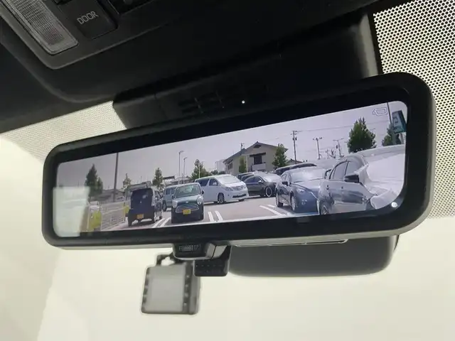 トヨタ ヴォクシー S－Z 富山県 2022(令4)年 2.7万km ホワイトパールクリスタルシャイン 純正ディスプレイオーディオ（AM/FM/BT/USB）/バックカメラ/ドライブレコーダー/ETC/ヘッドアップディスプレイ/デジタルインナーミラー/オートホールド付電子パーキング/ハーフレザーシート/シートヒーター/衝突被害軽減システム/レーダークルーズコントロール/レーンキープアシスト/コーナーセンサー/横滑り防止装置/純正アルミホイール/社外フロアマット/オートLEDライト/オートマチックハイビーム/革巻きステアリング/ステアリングスイッチ/スマートキー