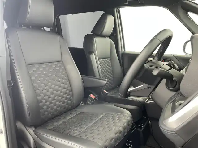 トヨタ ヴォクシー S－Z 富山県 2022(令4)年 2.7万km ホワイトパールクリスタルシャイン 純正ディスプレイオーディオ（AM/FM/BT/USB）/バックカメラ/ドライブレコーダー/ETC/ヘッドアップディスプレイ/デジタルインナーミラー/オートホールド付電子パーキング/ハーフレザーシート/シートヒーター/衝突被害軽減システム/レーダークルーズコントロール/レーンキープアシスト/コーナーセンサー/横滑り防止装置/純正アルミホイール/社外フロアマット/オートLEDライト/オートマチックハイビーム/革巻きステアリング/ステアリングスイッチ/スマートキー