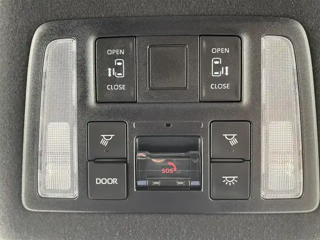 トヨタ ヴォクシー S－Z 富山県 2022(令4)年 2.7万km ホワイトパールクリスタルシャイン 純正ディスプレイオーディオ（AM/FM/BT/USB）/バックカメラ/ドライブレコーダー/ETC/ヘッドアップディスプレイ/デジタルインナーミラー/オートホールド付電子パーキング/ハーフレザーシート/シートヒーター/衝突被害軽減システム/レーダークルーズコントロール/レーンキープアシスト/コーナーセンサー/横滑り防止装置/純正アルミホイール/社外フロアマット/オートLEDライト/オートマチックハイビーム/革巻きステアリング/ステアリングスイッチ/スマートキー