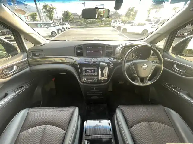 日産 エルグランド 250ハイウェイスター 愛媛県 2015(平27)年 6.4万km ファントムブラック 純正ナビ（Bluetooth/CD/DVD/AUX/フルセグTV)/リアエンターテインメント/バックカメラ/ビルドインETC/前方ドライブレコーダー/両側パワースライドドア/ハーフレザーシート/オットマン/100V充電/クルーズコントロール/純正18インチアルミホイール/純正フロアマット/純正ドアバイザー/LEDヘッドライト/フォグランプ/ABS/横滑り防止装置