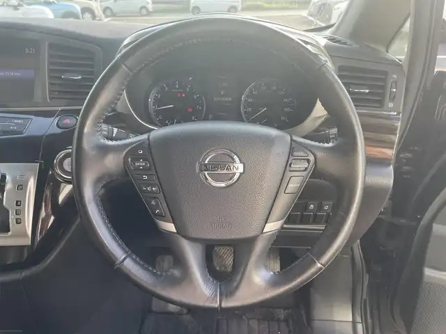 日産 エルグランド 250ハイウェイスター 愛媛県 2015(平27)年 6.4万km ファントムブラック 純正ナビ（Bluetooth/CD/DVD/AUX/フルセグTV)/リアエンターテインメント/バックカメラ/ビルドインETC/前方ドライブレコーダー/両側パワースライドドア/ハーフレザーシート/オットマン/100V充電/クルーズコントロール/純正18インチアルミホイール/純正フロアマット/純正ドアバイザー/LEDヘッドライト/フォグランプ/ABS/横滑り防止装置