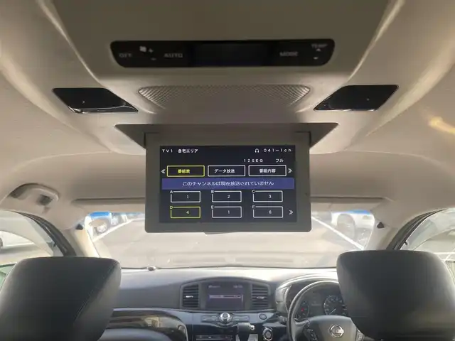 日産 エルグランド 250ハイウェイスター 愛媛県 2015(平27)年 6.4万km ファントムブラック 純正ナビ（Bluetooth/CD/DVD/AUX/フルセグTV)/リアエンターテインメント/バックカメラ/ビルドインETC/前方ドライブレコーダー/両側パワースライドドア/ハーフレザーシート/オットマン/100V充電/クルーズコントロール/純正18インチアルミホイール/純正フロアマット/純正ドアバイザー/LEDヘッドライト/フォグランプ/ABS/横滑り防止装置
