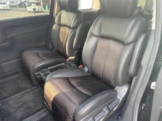 日産 エルグランド 250ハイウェイスター 愛媛県 2015(平27)年 6.4万km ファントムブラック 純正ナビ（Bluetooth/CD/DVD/AUX/フルセグTV)/リアエンターテインメント/バックカメラ/ビルドインETC/前方ドライブレコーダー/両側パワースライドドア/ハーフレザーシート/オットマン/100V充電/クルーズコントロール/純正18インチアルミホイール/純正フロアマット/純正ドアバイザー/LEDヘッドライト/フォグランプ/ABS/横滑り防止装置