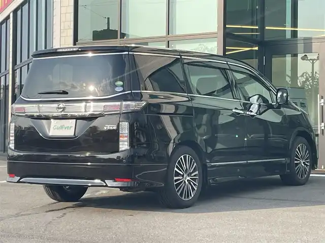 日産 エルグランド 250ハイウェイスター 愛媛県 2015(平27)年 6.4万km ファントムブラック 純正ナビ（Bluetooth/CD/DVD/AUX/フルセグTV)/リアエンターテインメント/バックカメラ/ビルドインETC/前方ドライブレコーダー/両側パワースライドドア/ハーフレザーシート/オットマン/100V充電/クルーズコントロール/純正18インチアルミホイール/純正フロアマット/純正ドアバイザー/LEDヘッドライト/フォグランプ/ABS/横滑り防止装置