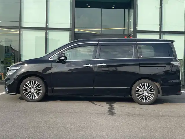 日産 エルグランド 250ハイウェイスター 愛媛県 2015(平27)年 6.4万km ファントムブラック 純正ナビ（Bluetooth/CD/DVD/AUX/フルセグTV)/リアエンターテインメント/バックカメラ/ビルドインETC/前方ドライブレコーダー/両側パワースライドドア/ハーフレザーシート/オットマン/100V充電/クルーズコントロール/純正18インチアルミホイール/純正フロアマット/純正ドアバイザー/LEDヘッドライト/フォグランプ/ABS/横滑り防止装置