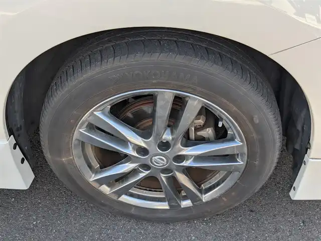 日産 エルグランド 250HWS アーバンクロム 福井県 2012(平24)年 8.4万km ブリリアントホワイトパール メーカーオプションHDDナビ【Bluetooth CD DVD】/４WD/全方位カメラ/両側パワースライドドア/100V充電/横滑り防止装置/アイドリングストップ/盗難防止装置/キセノンライト/オートライト/ハーフレザーシート/オットマン/チップアップシート/スマートキー【スペア1本】/純正フロアマット/社外アルミホイール【レオニス製】/禁煙