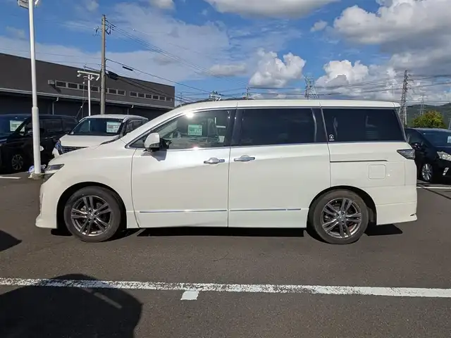 日産 エルグランド 250HWS アーバンクロム 福井県 2012(平24)年 8.4万km ブリリアントホワイトパール メーカーオプションHDDナビ【Bluetooth CD DVD】/４WD/全方位カメラ/両側パワースライドドア/100V充電/横滑り防止装置/アイドリングストップ/盗難防止装置/キセノンライト/オートライト/ハーフレザーシート/オットマン/チップアップシート/スマートキー【スペア1本】/純正フロアマット/社外アルミホイール【レオニス製】/禁煙