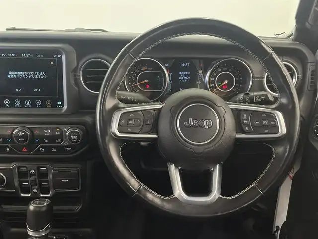 クライスラー・ジープ ラングラー アンリミテッド サハラ 岡山県 2020(令2)年 3.6万km ブライトホワイトクリアコート アダプティブクルーズコントロール/ブラインドスポットモニター/リアクロスパスディテクション/自動ブレーキ/パークアシスト/ブラックレザーシート/シートヒーター/ステアリングヒーター/純正ナビ/フルセグTV/アルパイン製９スピーカー/ＬＥＤヘッドライト/ＬＥＤフロントフォグ/オートライト/ＡｐｐｌｅＣａｒＰｌａｙ/Bluetooth/ＥＴＣ/社外サイドステップ