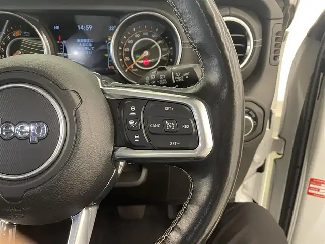 クライスラー・ジープ ラングラー アンリミテッド サハラ 岡山県 2020(令2)年 3.6万km ブライトホワイトクリアコート アダプティブクルーズコントロール/ブラインドスポットモニター/リアクロスパスディテクション/自動ブレーキ/パークアシスト/ブラックレザーシート/シートヒーター/ステアリングヒーター/純正ナビ/フルセグTV/アルパイン製９スピーカー/ＬＥＤヘッドライト/ＬＥＤフロントフォグ/オートライト/ＡｐｐｌｅＣａｒＰｌａｙ/Bluetooth/ＥＴＣ/社外サイドステップ