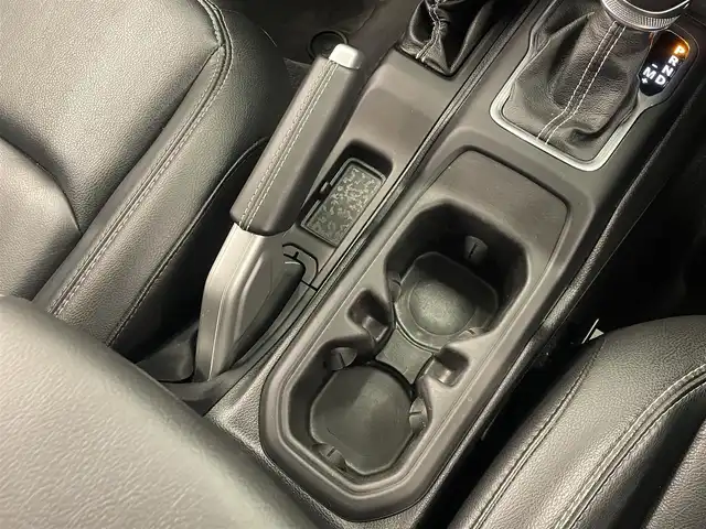 クライスラー・ジープ ラングラー アンリミテッド サハラ 岡山県 2020(令2)年 3.6万km ブライトホワイトクリアコート アダプティブクルーズコントロール/ブラインドスポットモニター/リアクロスパスディテクション/自動ブレーキ/パークアシスト/ブラックレザーシート/シートヒーター/ステアリングヒーター/純正ナビ/フルセグTV/アルパイン製９スピーカー/ＬＥＤヘッドライト/ＬＥＤフロントフォグ/オートライト/ＡｐｐｌｅＣａｒＰｌａｙ/Bluetooth/ＥＴＣ/社外サイドステップ