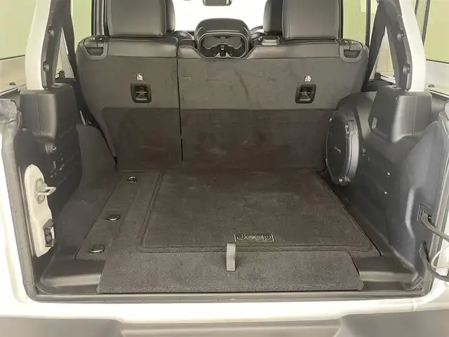 クライスラー・ジープ ラングラー アンリミテッド サハラ 岡山県 2020(令2)年 3.6万km ブライトホワイトクリアコート アダプティブクルーズコントロール/ブラインドスポットモニター/リアクロスパスディテクション/自動ブレーキ/パークアシスト/ブラックレザーシート/シートヒーター/ステアリングヒーター/純正ナビ/フルセグTV/アルパイン製９スピーカー/ＬＥＤヘッドライト/ＬＥＤフロントフォグ/オートライト/ＡｐｐｌｅＣａｒＰｌａｙ/Bluetooth/ＥＴＣ/社外サイドステップ