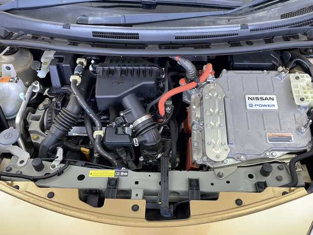 日産 ノート e－パワー X 栃木県 2017(平29)年 1.9万km ギャラクシーゴールド 純正ナビ （MM317D-W）/　フルセグTV/DVD/Bluetooth/デジタルインナーミラー/インテリジェントエマージェンシーブレーキ/レーダークルーズコントロール/全周囲カメラ/コーナーセンサー/ドライブレコーダー/AUTOライト/ETC
