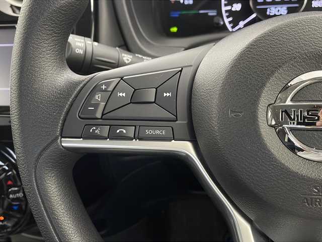 日産 ノート e－パワー X 栃木県 2017(平29)年 1.9万km ギャラクシーゴールド 純正ナビ （MM317D-W）/　フルセグTV/DVD/Bluetooth/デジタルインナーミラー/インテリジェントエマージェンシーブレーキ/レーダークルーズコントロール/全周囲カメラ/コーナーセンサー/ドライブレコーダー/AUTOライト/ETC