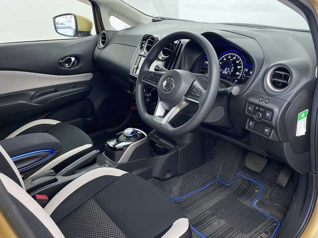 日産 ノート e－パワー X 栃木県 2017(平29)年 1.9万km ギャラクシーゴールド 純正ナビ （MM317D-W）/　フルセグTV/DVD/Bluetooth/デジタルインナーミラー/インテリジェントエマージェンシーブレーキ/レーダークルーズコントロール/全周囲カメラ/コーナーセンサー/ドライブレコーダー/AUTOライト/ETC