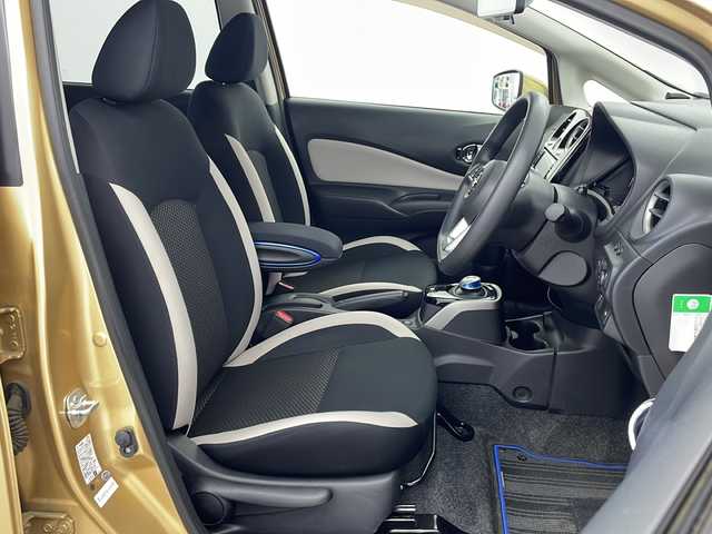日産 ノート e－パワー X 栃木県 2017(平29)年 1.9万km ギャラクシーゴールド 純正ナビ （MM317D-W）/　フルセグTV/DVD/Bluetooth/デジタルインナーミラー/インテリジェントエマージェンシーブレーキ/レーダークルーズコントロール/全周囲カメラ/コーナーセンサー/ドライブレコーダー/AUTOライト/ETC